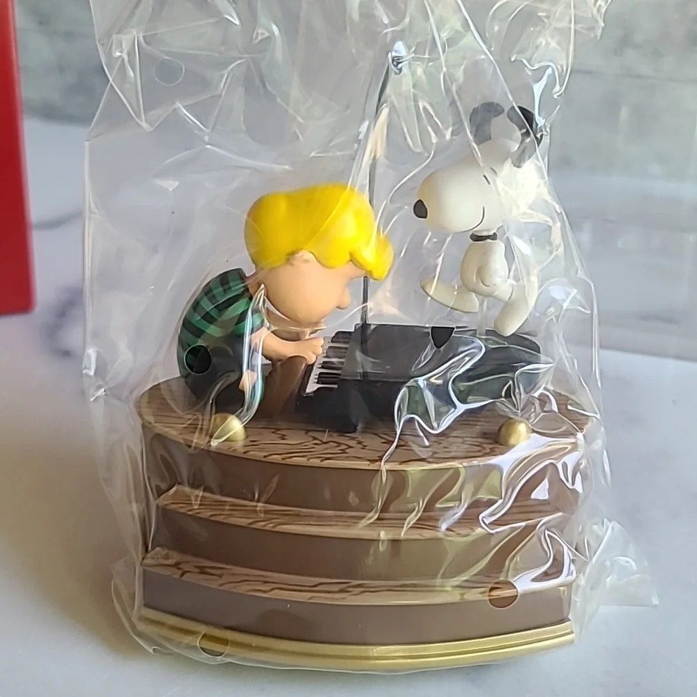 Hallmark Keepsake Ornament Peanuts 2004 Love To Dance! - Picture 8 of 12